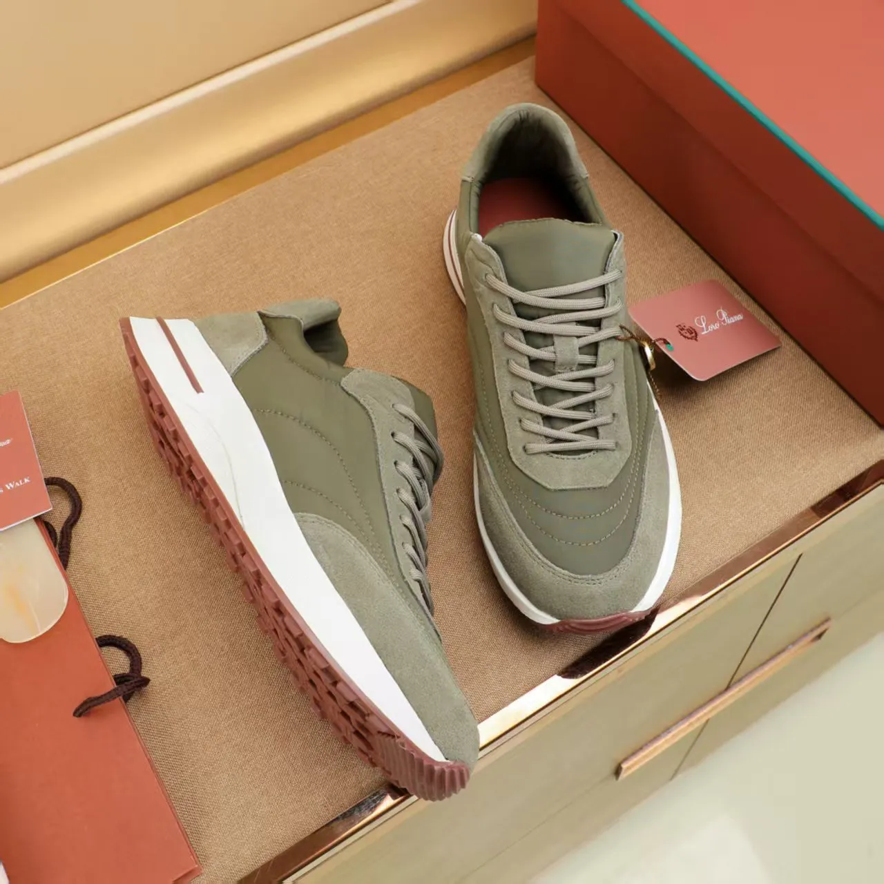 Factory price: 460💰Loro Piana niche classic jogging shoes, men's lace-up casual shoes and sneakers, high-quality lightweight and comfortable fabrics, suitable for outdoor leisure, the color scheme is young and energetic, and it looks great with sportswear or casual suits! Size: 38-44 (45. Customized)
